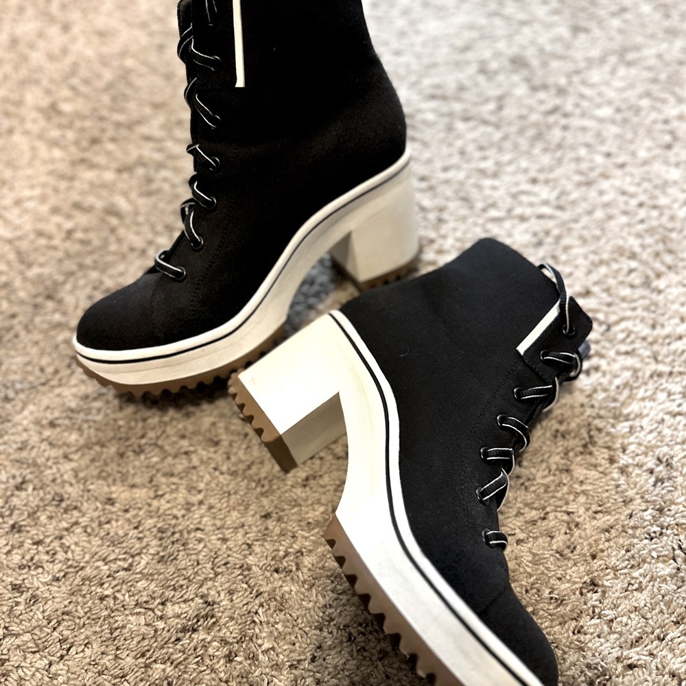 Womens MIA Brittnee Platform Sneaker Boot - Black - Size 9